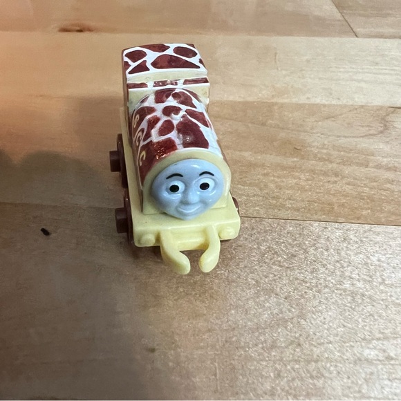 Thomas the Train Minis Open Blind Bag Lot: Peacock Millie & Giraffe Animal Ben - Picture 9 of 9